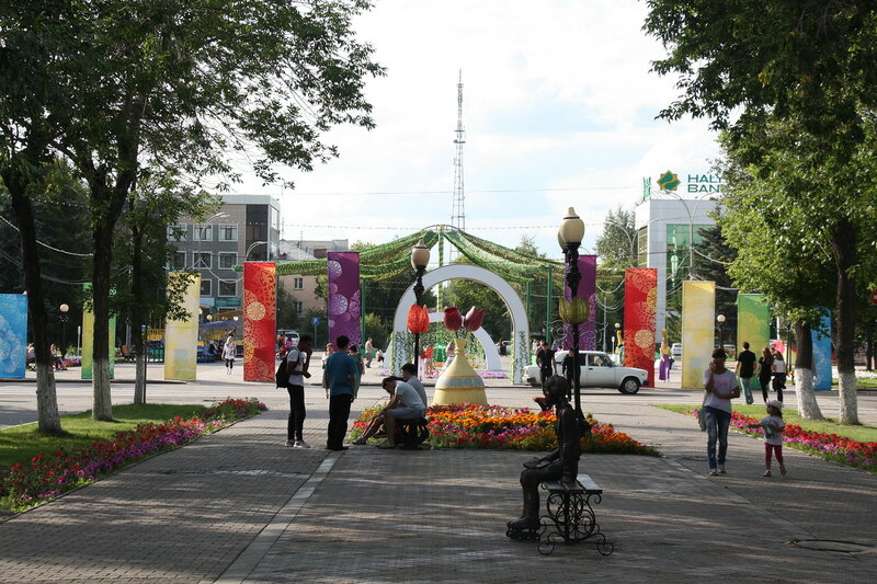 Úı ishinen úı tikkisi kelgen kimder?