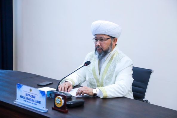 Orazanyń on kúninde 2 din qyzmetkerine, 8 kópbalaly otbasyǵa 10 páter berildi