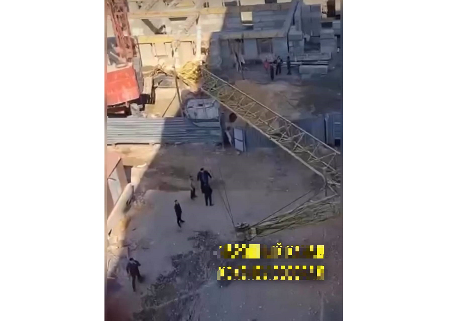 Kókshetaýda munara krany qulap, er adam qaıtys boldy