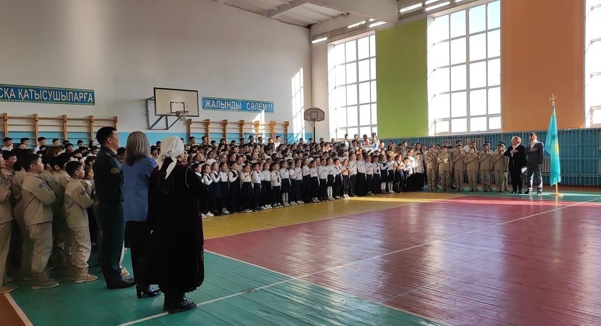 Máslıhat depýtaty Álı Dýmanaıuly: «Ánuran ár mektepte shyrqalsa deımin»