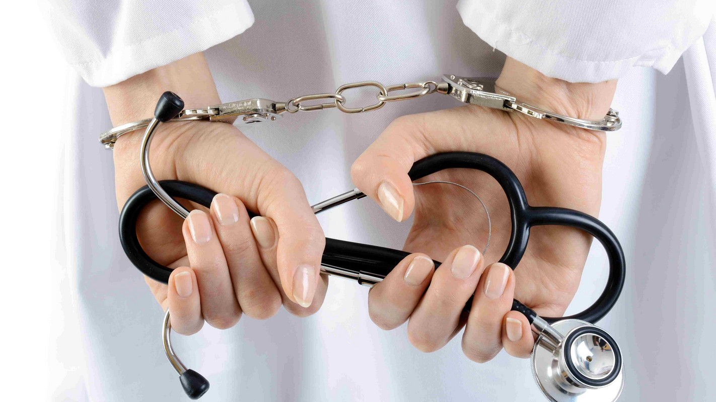 Jyl saıyn medısına qyzmetkerlerine qatysty 300-ge jýyq is qozǵalady