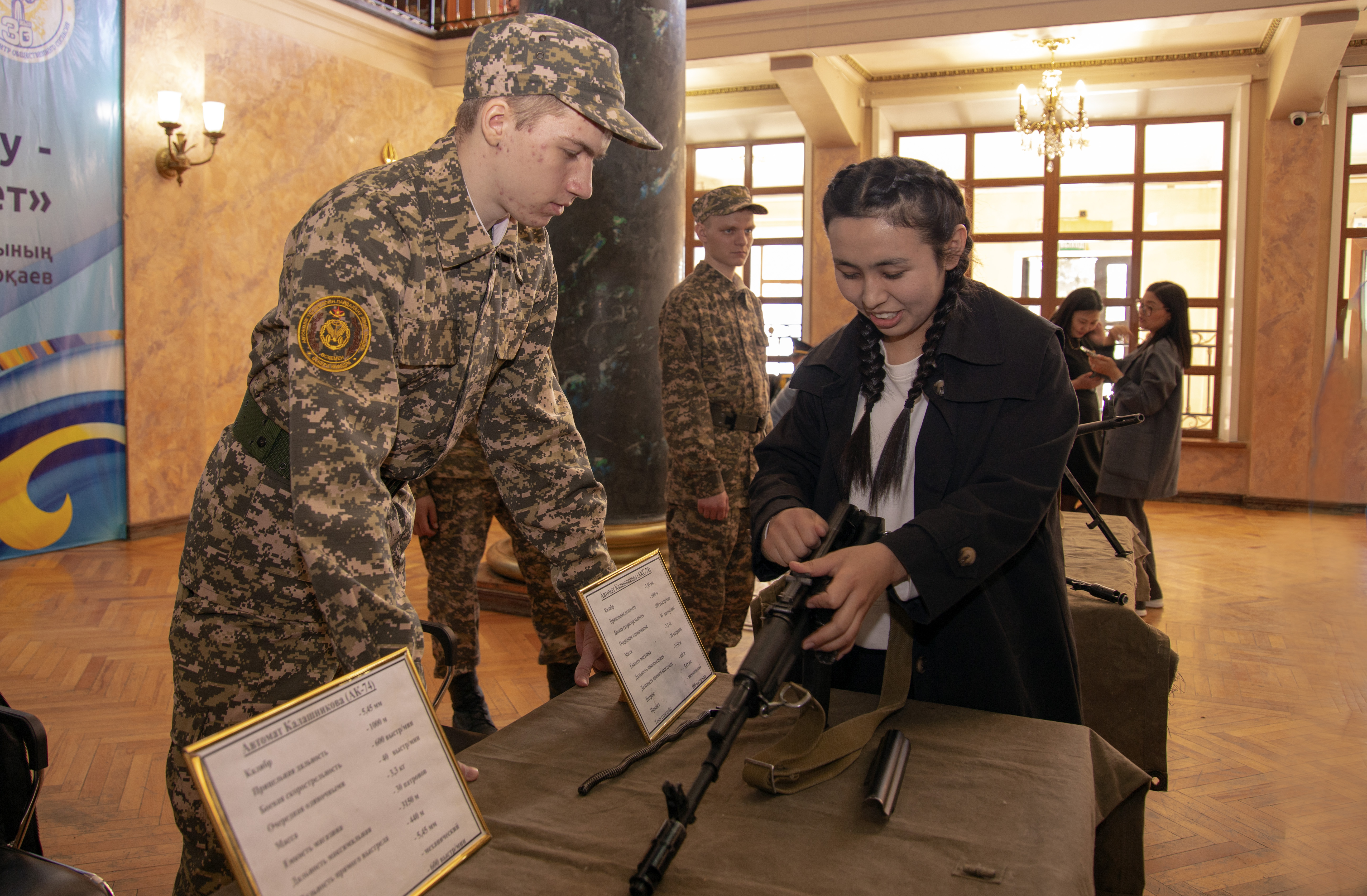 О́skemende áskerı boryshyn óteýge shaqyrylǵan sarbazdardy shyǵaryp salý rásimi ótti