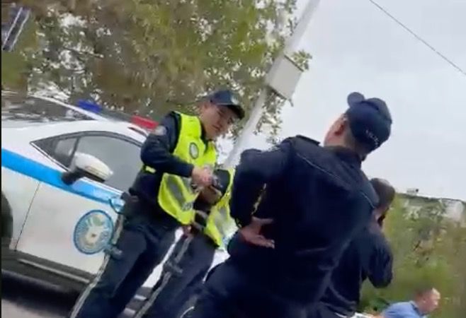 Shymkentte «Ordabasy» jáne «Aqtóbe» fýtbol komandasynyń jankúıerleri tóbelesti