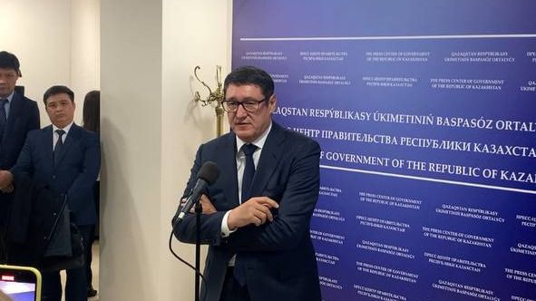 «Jarty jyl ýaqyt berińiz»: Jańa mınıstr qazaq tilin úırenýge ýáde berdi