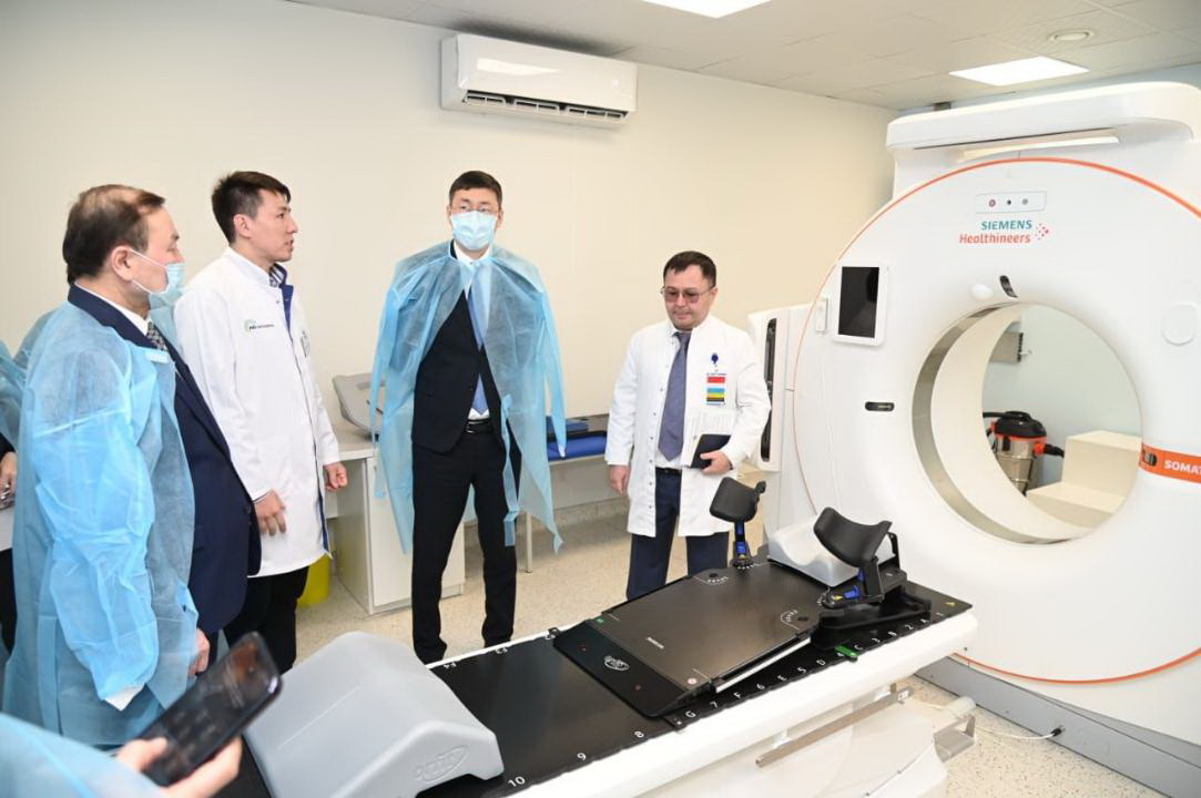 Medısına salasy jumysymen tanysty