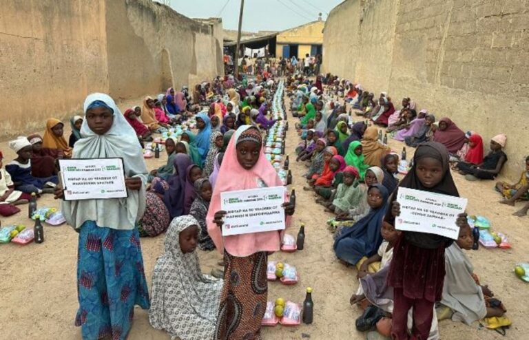 Qazaqstandyqtar afrıkalyq jetim balalarǵa aýyzashar berdi