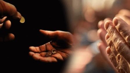 Pitir sadaqasy kimderge berilýi tıis?