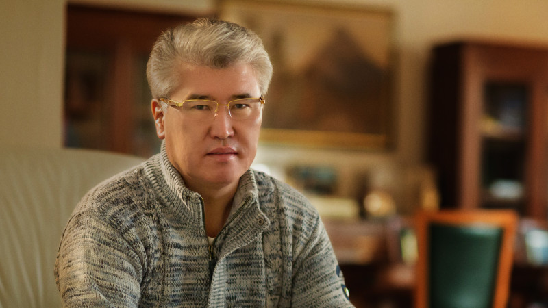 Arystanbek Muhamedıuly sot otyrysy ótetin jerge kele almady