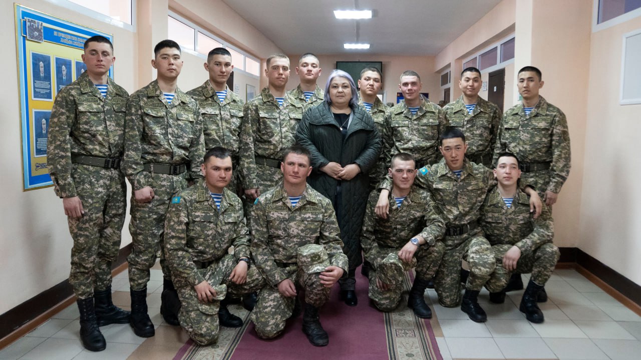 Jaǵdaıyń qalaı, jas sarbaz?