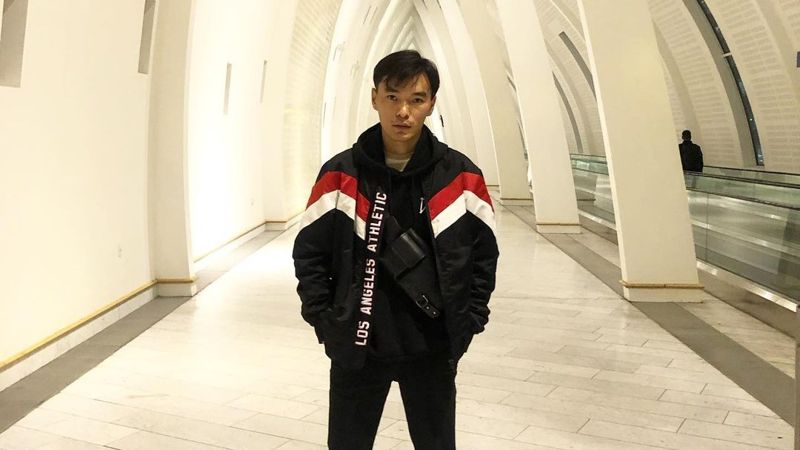 Qaraqshylardy qapy qaldyrǵan jigit