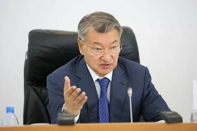 «О́skemenniń jeri ákimge tıesili»: Danııal Ahmetov eks-májilismenniń sózin joqqa shyǵardy