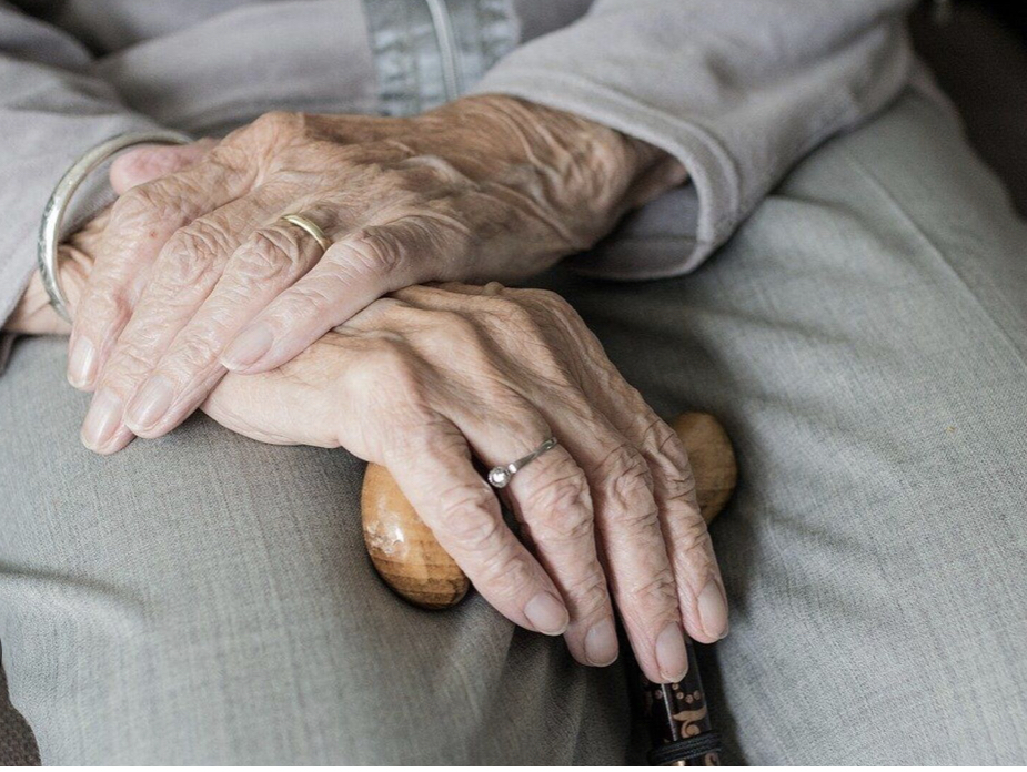 Qazaqstanda áıelderdiń zeınetke shyǵý jasy ulǵaıa ma?