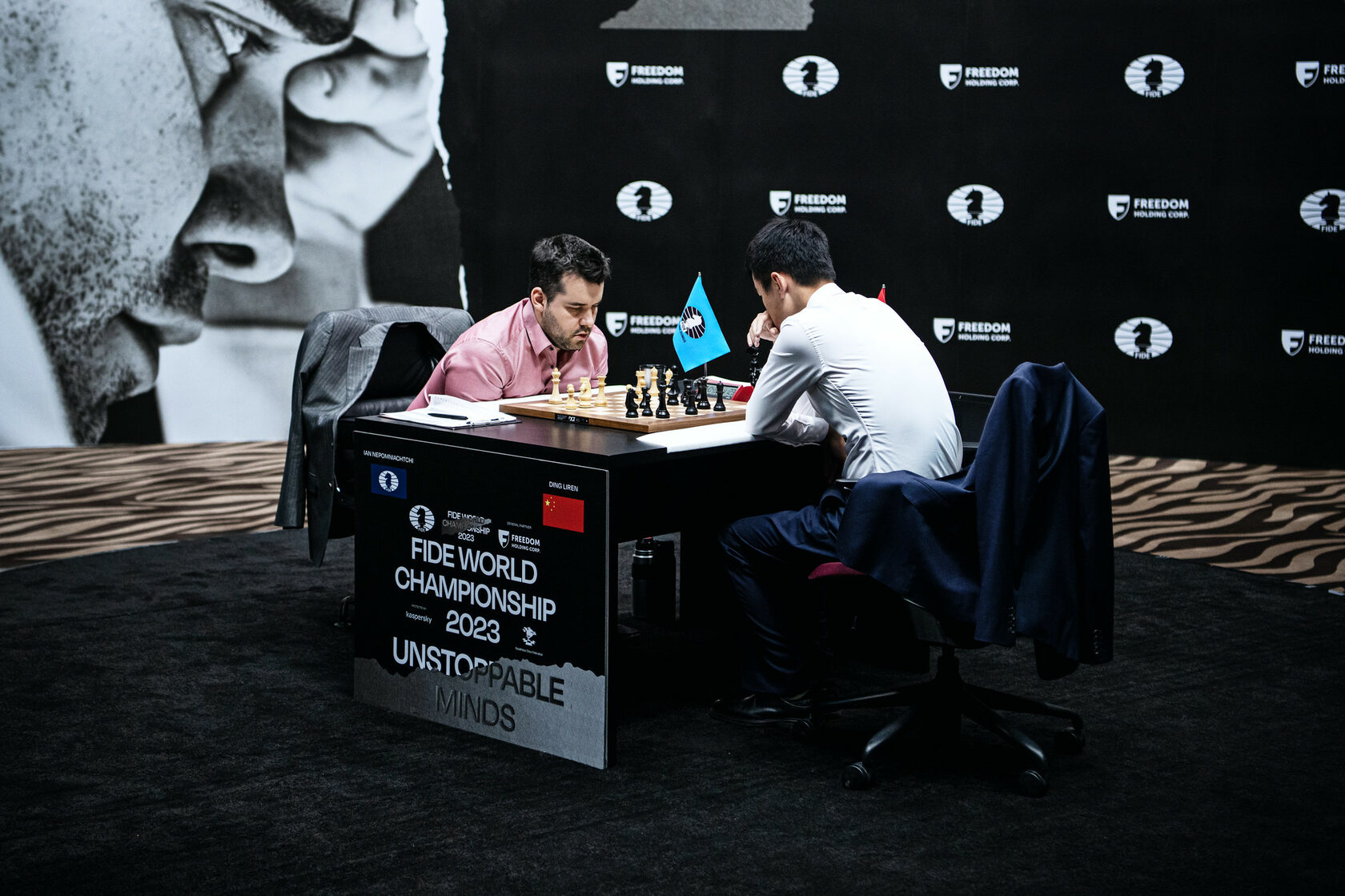 Tájge talas qyza tústi