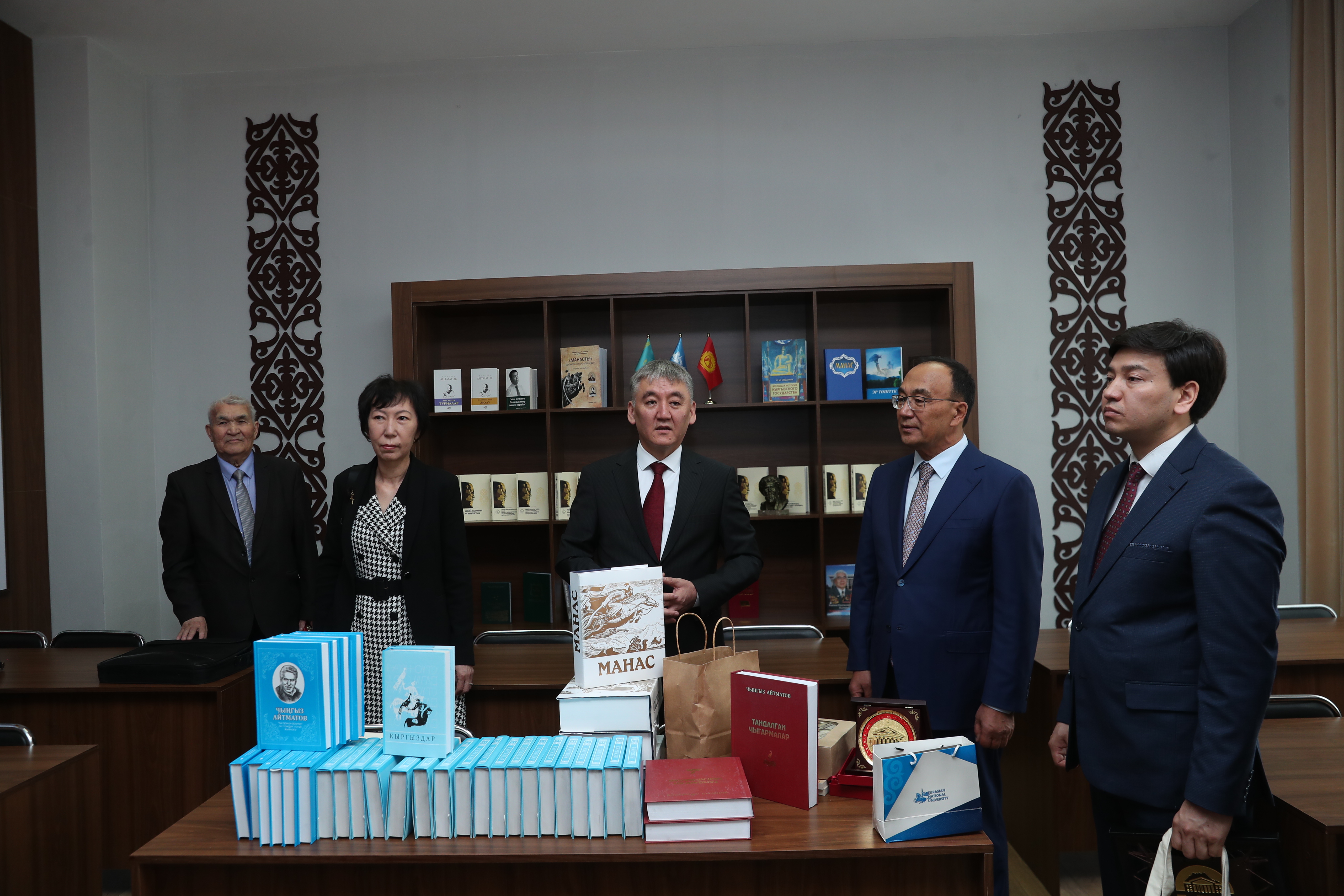 Qyrǵyz tili men mádenıeti ortalyǵy