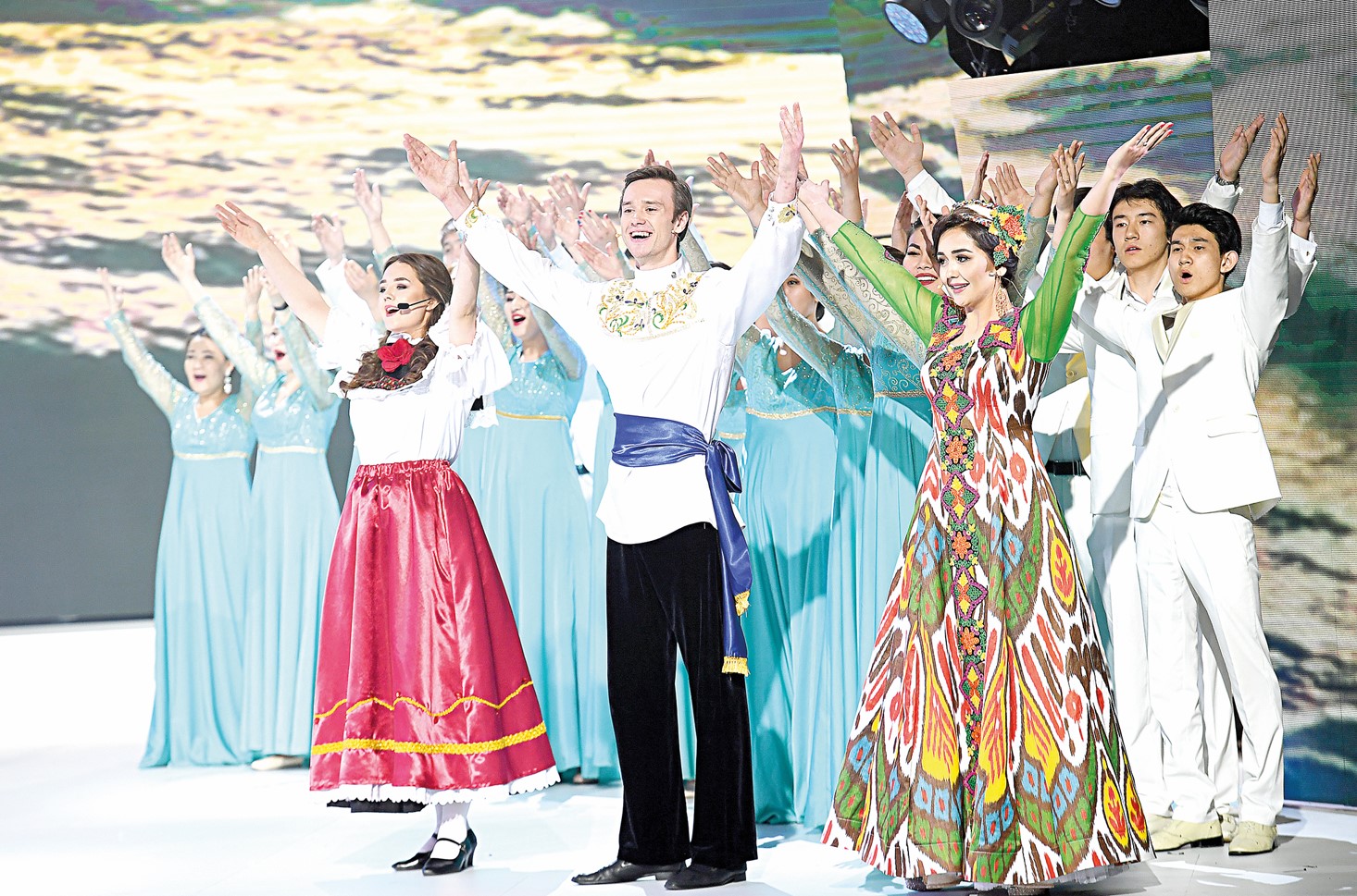 Toǵysqan taǵdyrlardy tutastyratyn til