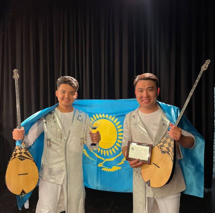 Dúnıe júzin moıyndatqan dýet