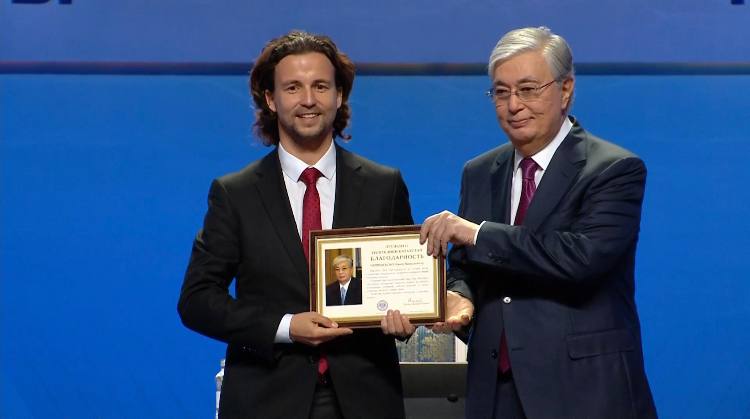 «Men qazaqpyn»: «Alǵa, Peterbýrg» YouTube-kanalynyń avtory