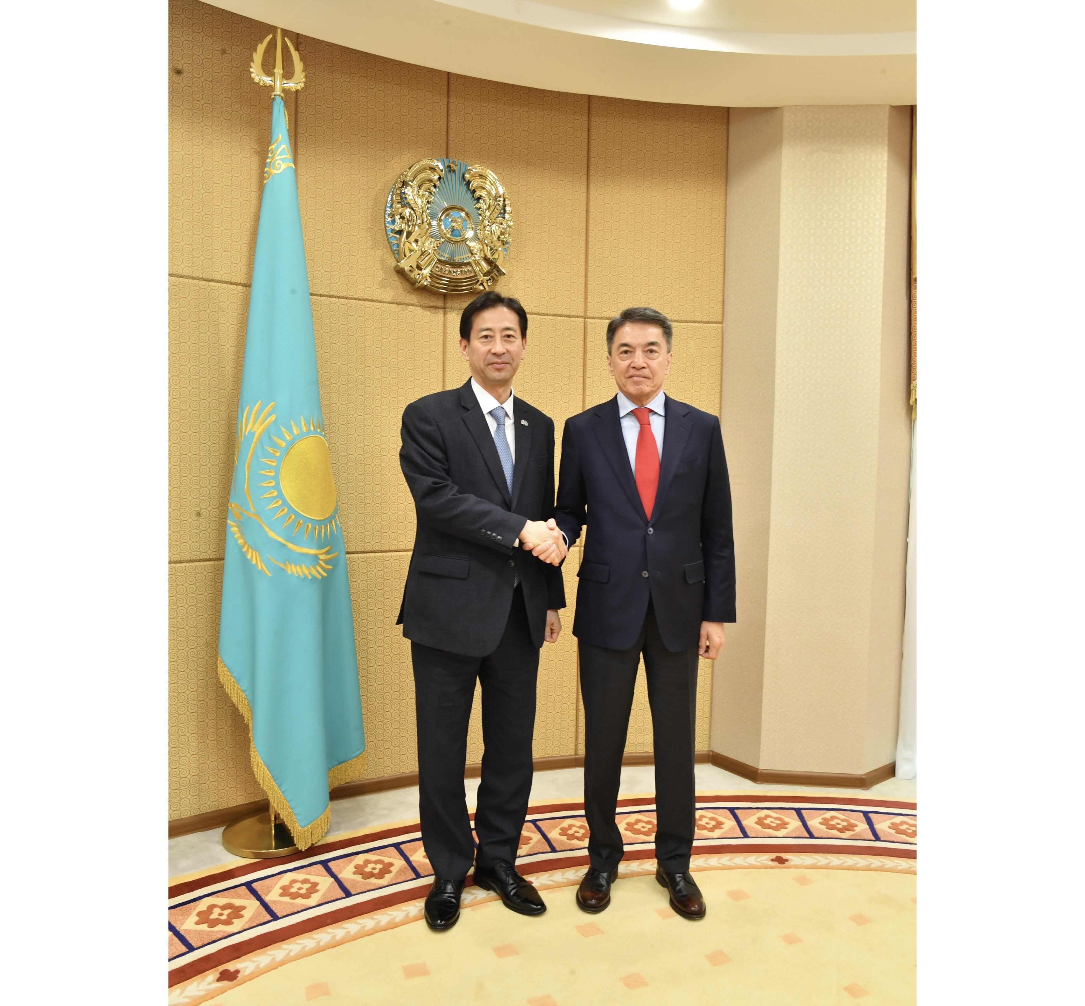 Asqar Shákirov Koreıanyń Qazaqstandaǵy elshisimen kezdesti