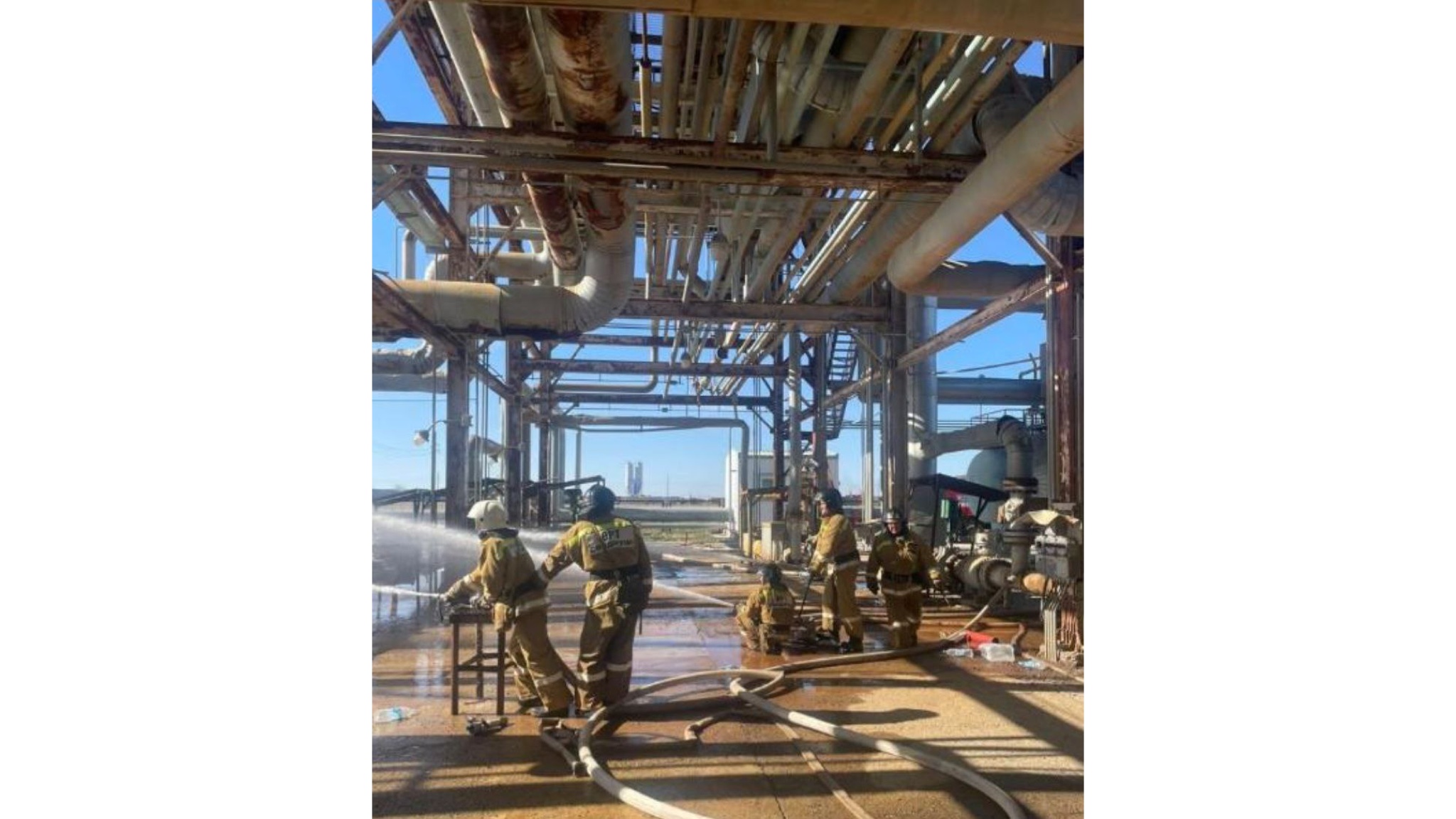 Aqtóbe oblysynda gaz óńdeý zaýyty órtendi