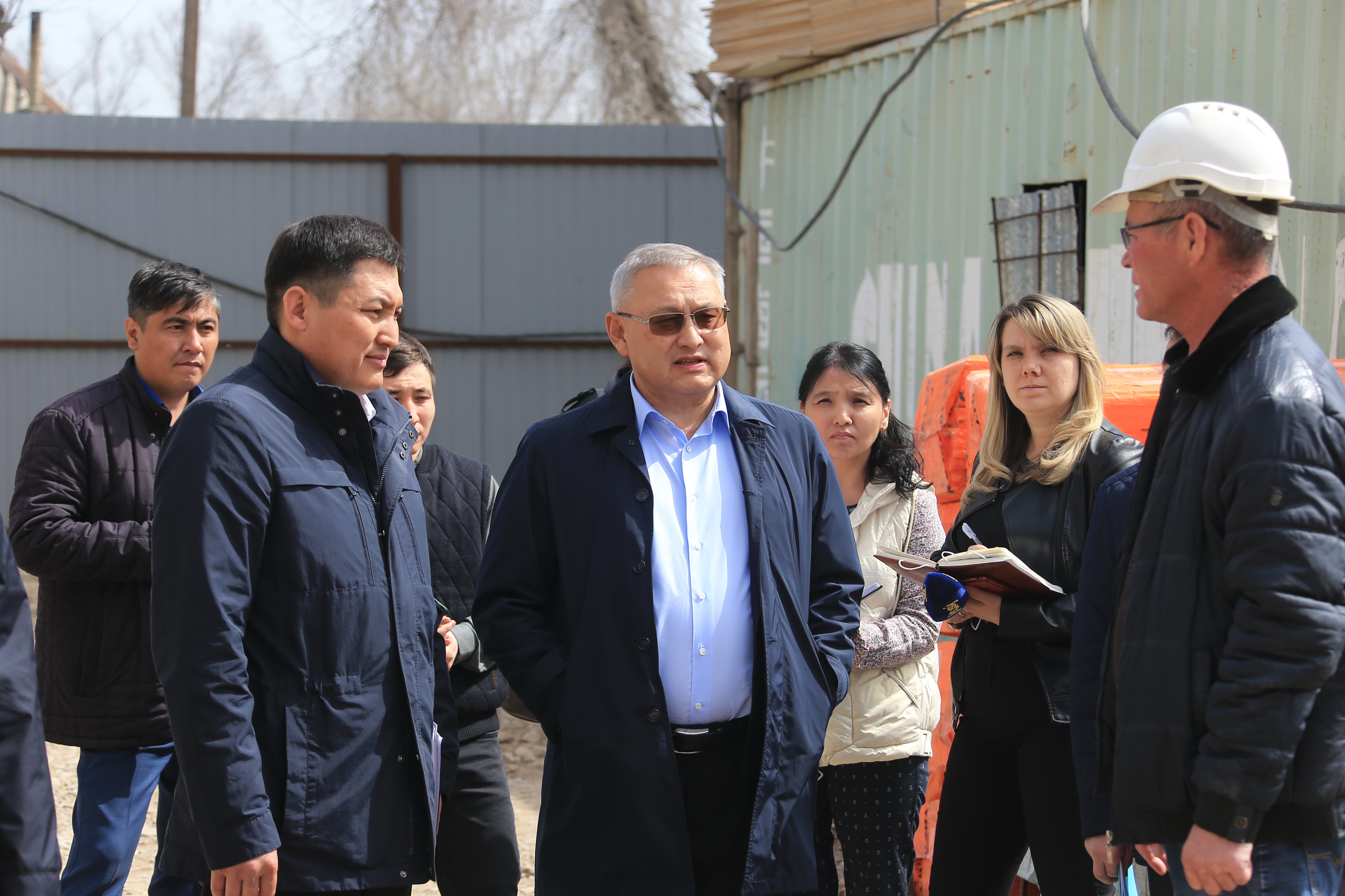 Qarataldaǵy qurylys nysandary. Biri artyq, biri kem…