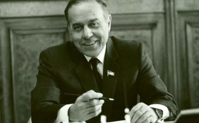 Úzdikterge –  Geıdar Álıev stıpendııasy