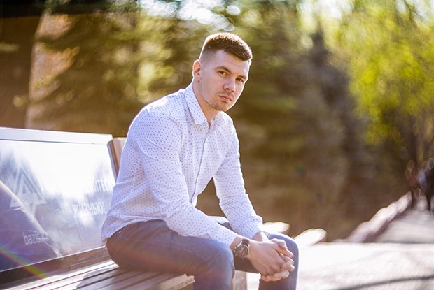 90-jyldarda qazaq tiliniń oqytylýy tilge jasalǵan eń úlken qastandyq boldy - Gleb Ponomarev