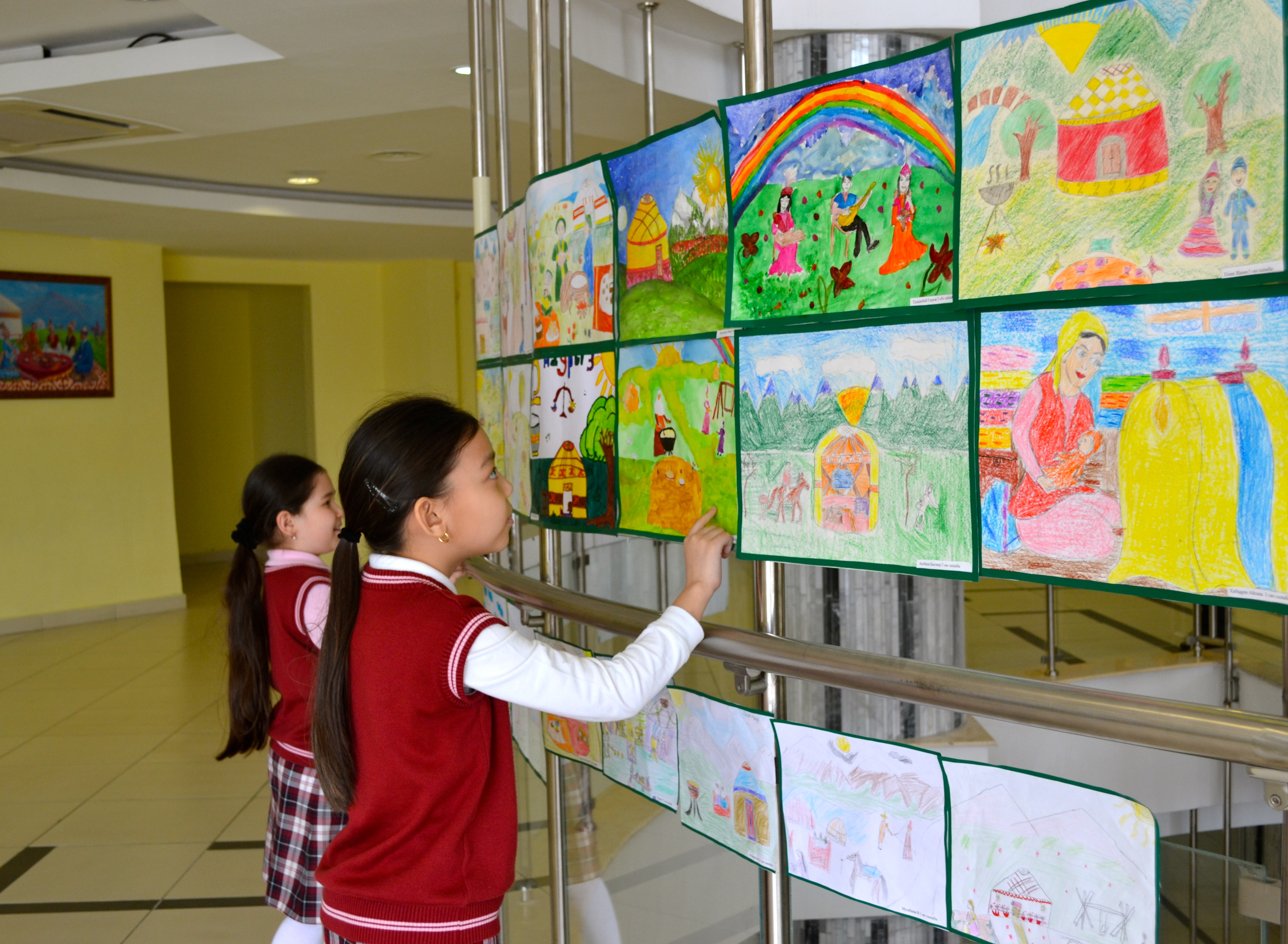 Almatyda tegin balalar úıirmesine jazylý toqtatyldy