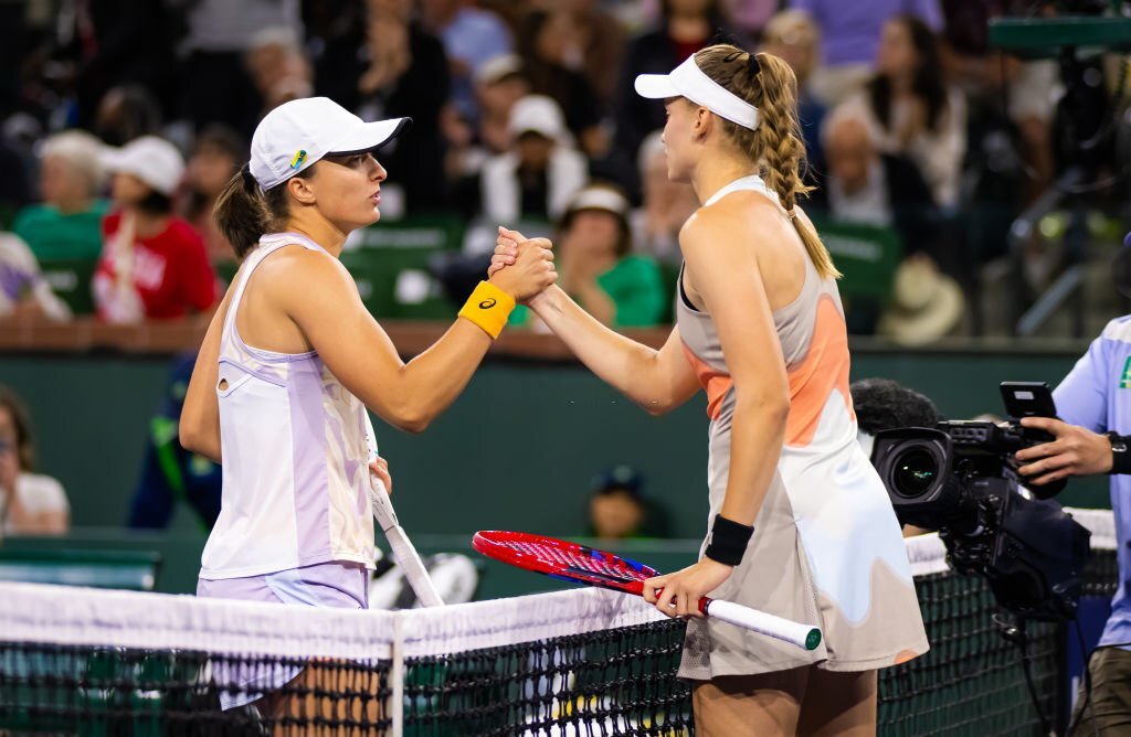 Elena Rybakına álemniń birinshi raketkasyna qarsy oınaıdy