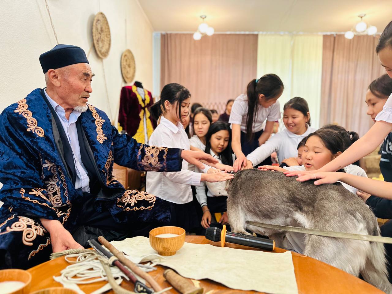 Dástúrdiń máıegi