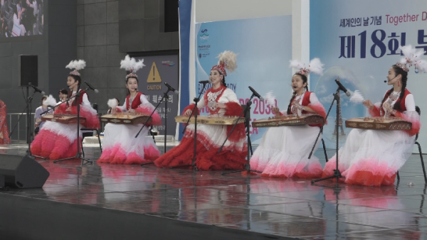 Qazaq áni koreı kóginde áýeledi