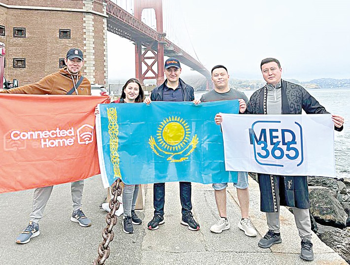 Kremnıı alqabynda  oqyp júr