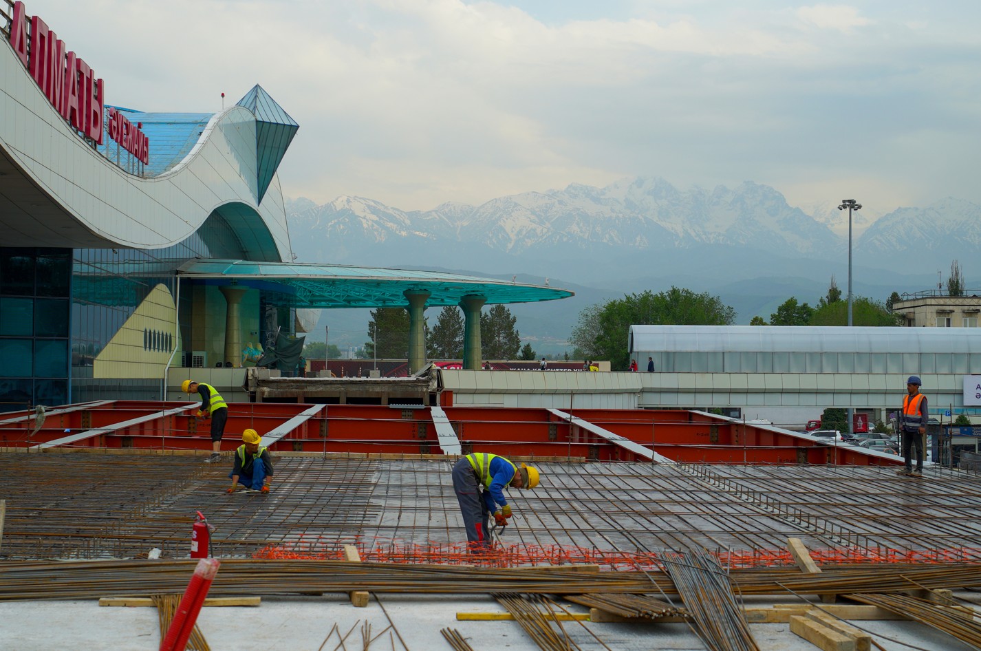 Almaty áýejaıynda jolaýshylar eki ese artady