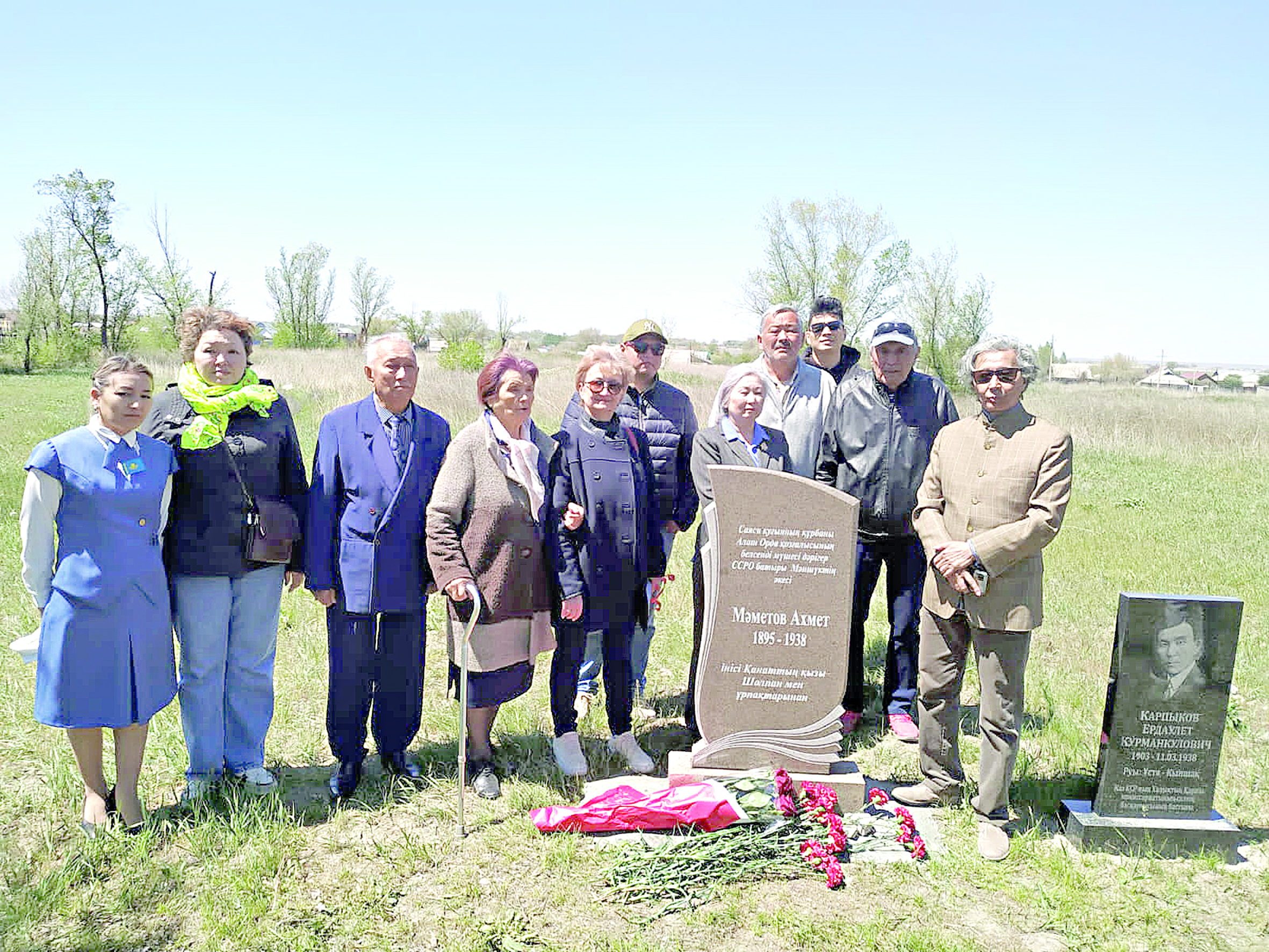 Ahmet Mámetovke qulpytas qoıyldy