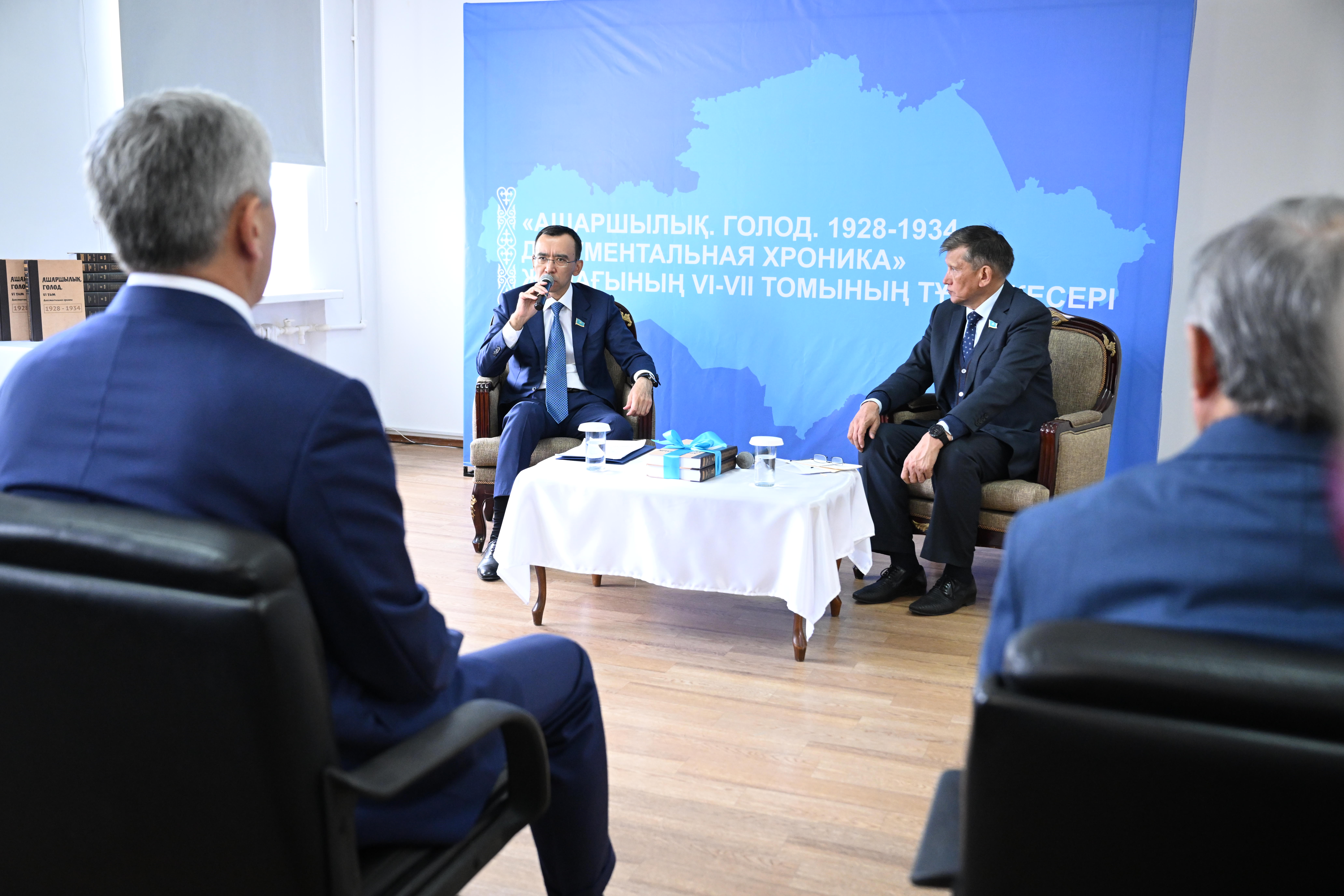 Biregeı qujattar jınaǵy tanystyryldy