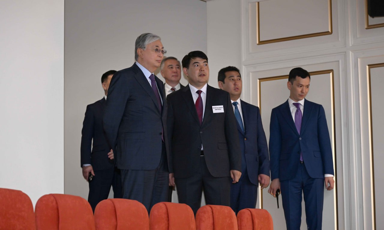 Prezıdent S.Muqanov atyndaǵy Qazaq sazdy-drama teatryna bardy