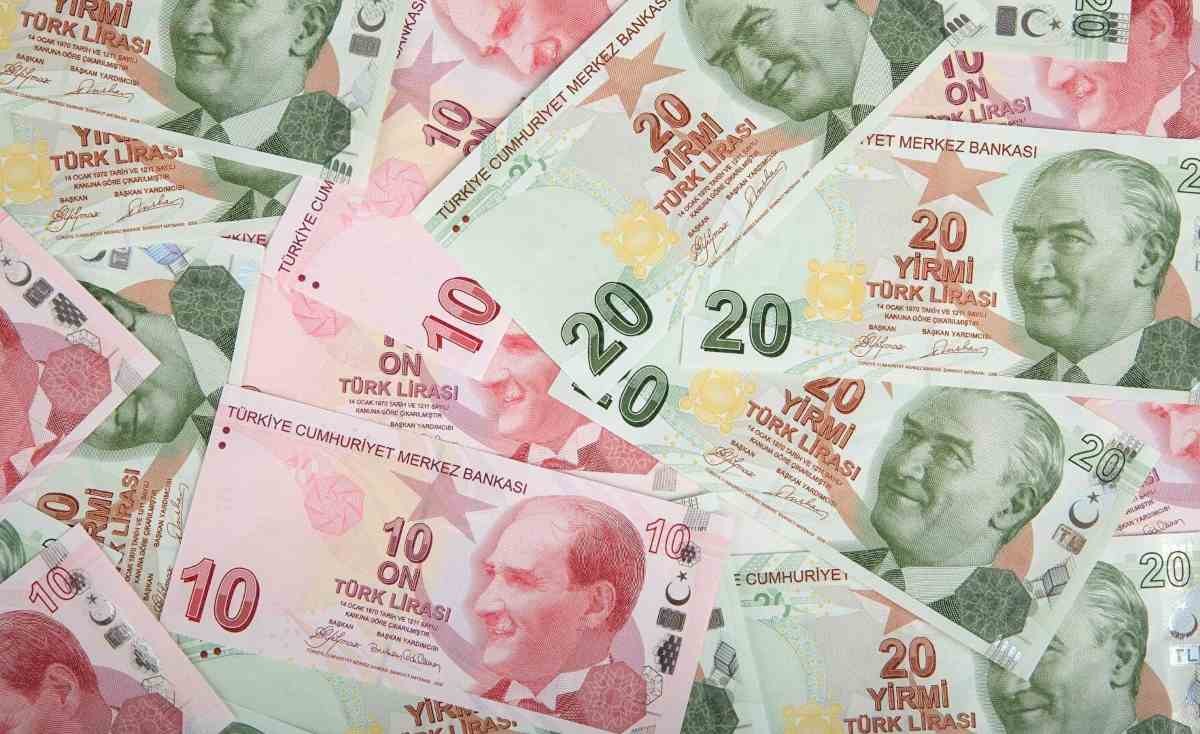 Túrik lırasy rekordtyq deńgeıge deıin qunsyzdandy