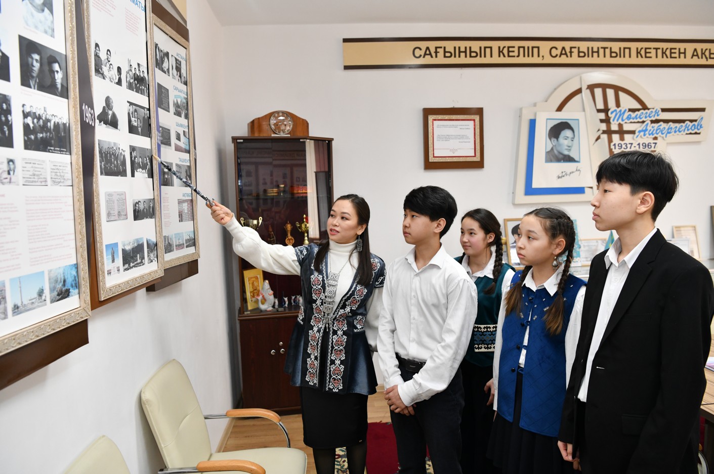 Muǵalim synaqtan nege súrinedi?