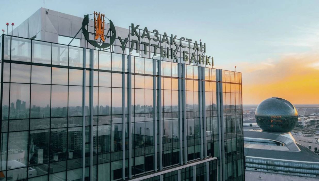 Belsendilik báseńdeı tústi