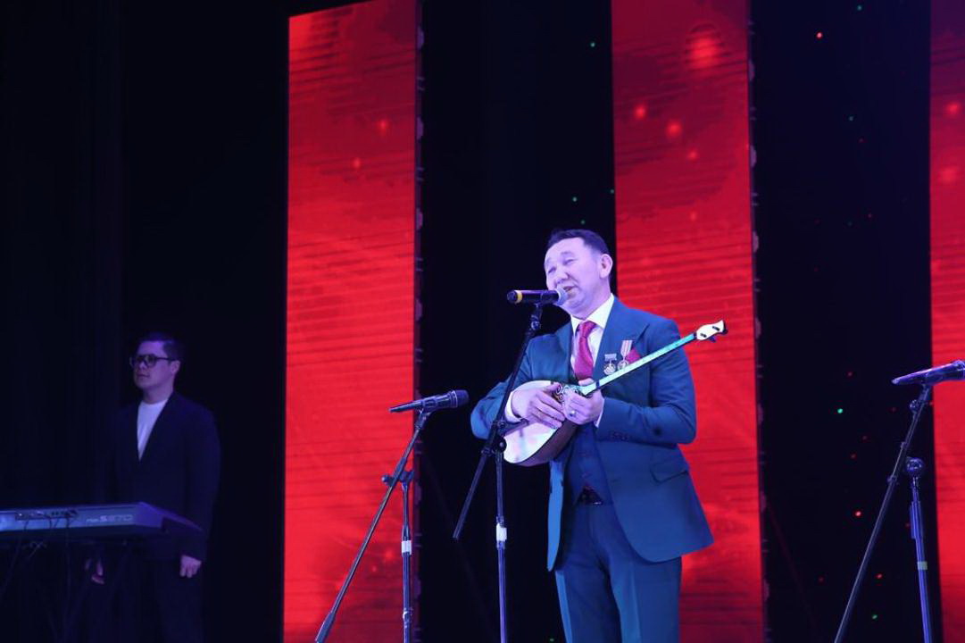 Kompozıtordyń qos qýanyshy