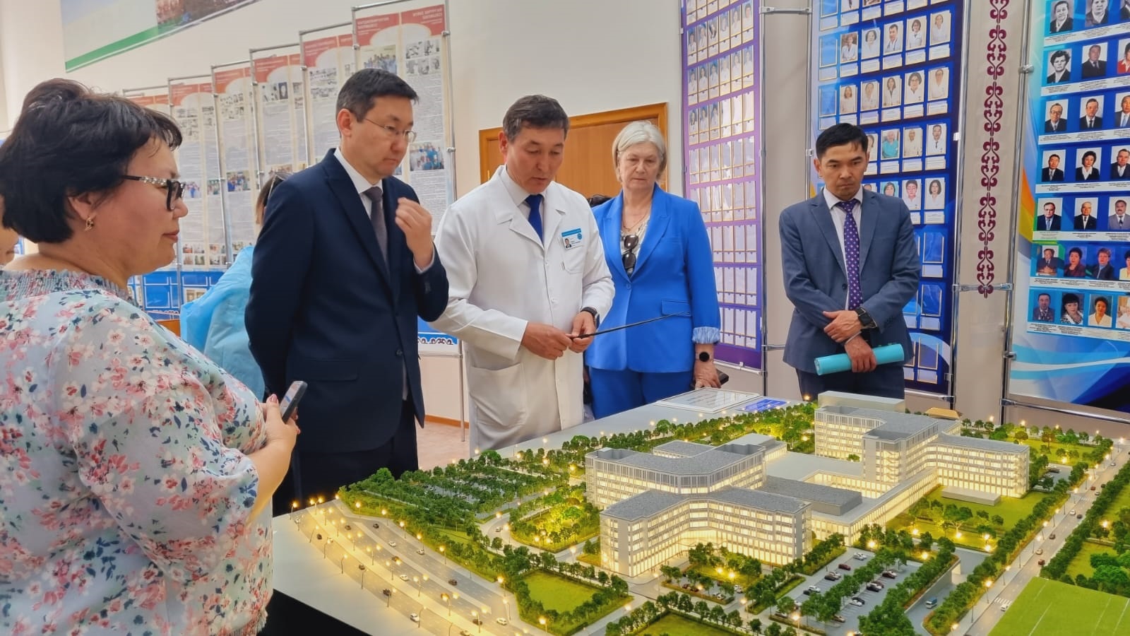 Úmit otyn jaqqan uıa