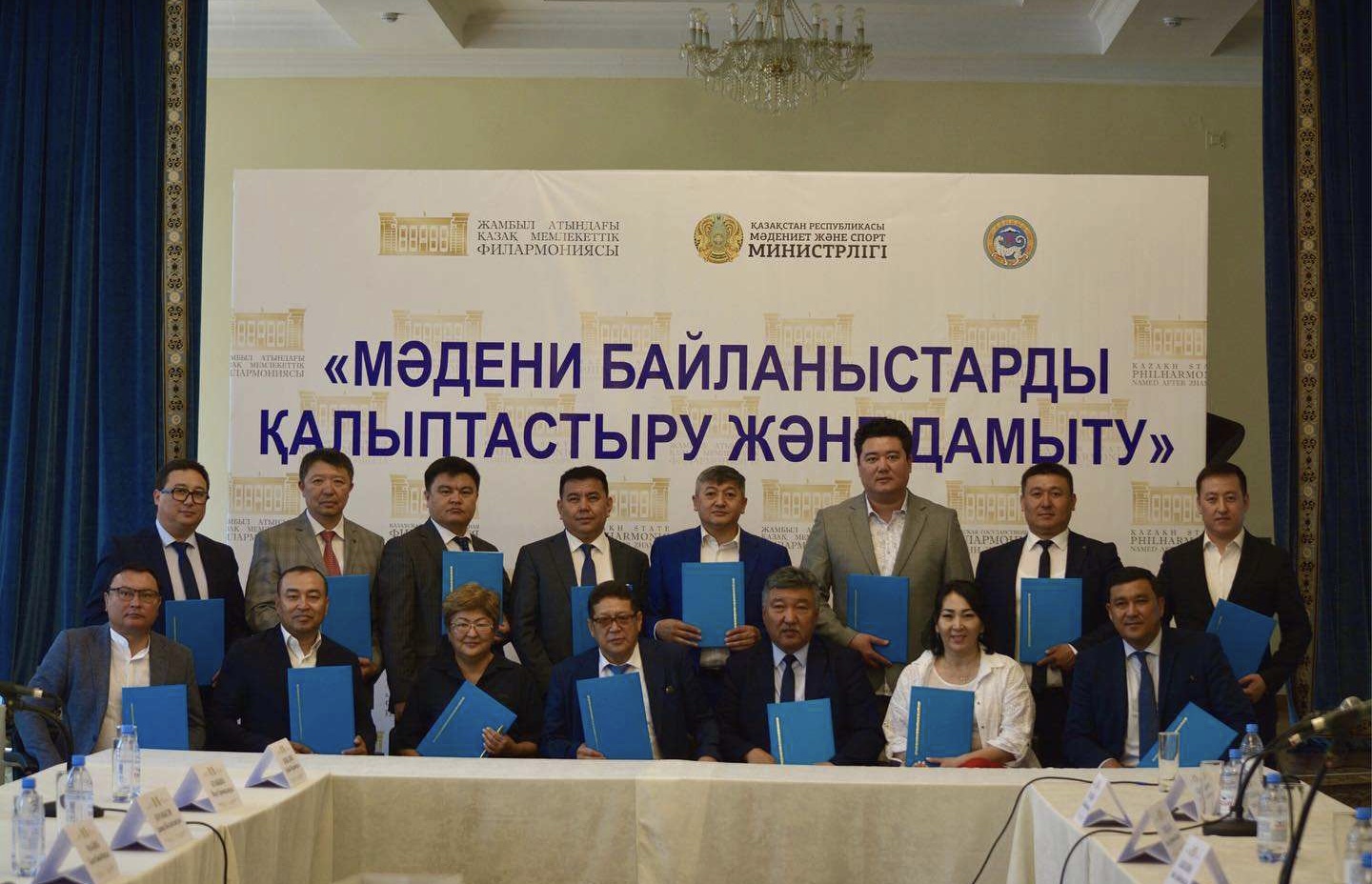 Mádenıet pen ónerdiń jańarar kezi