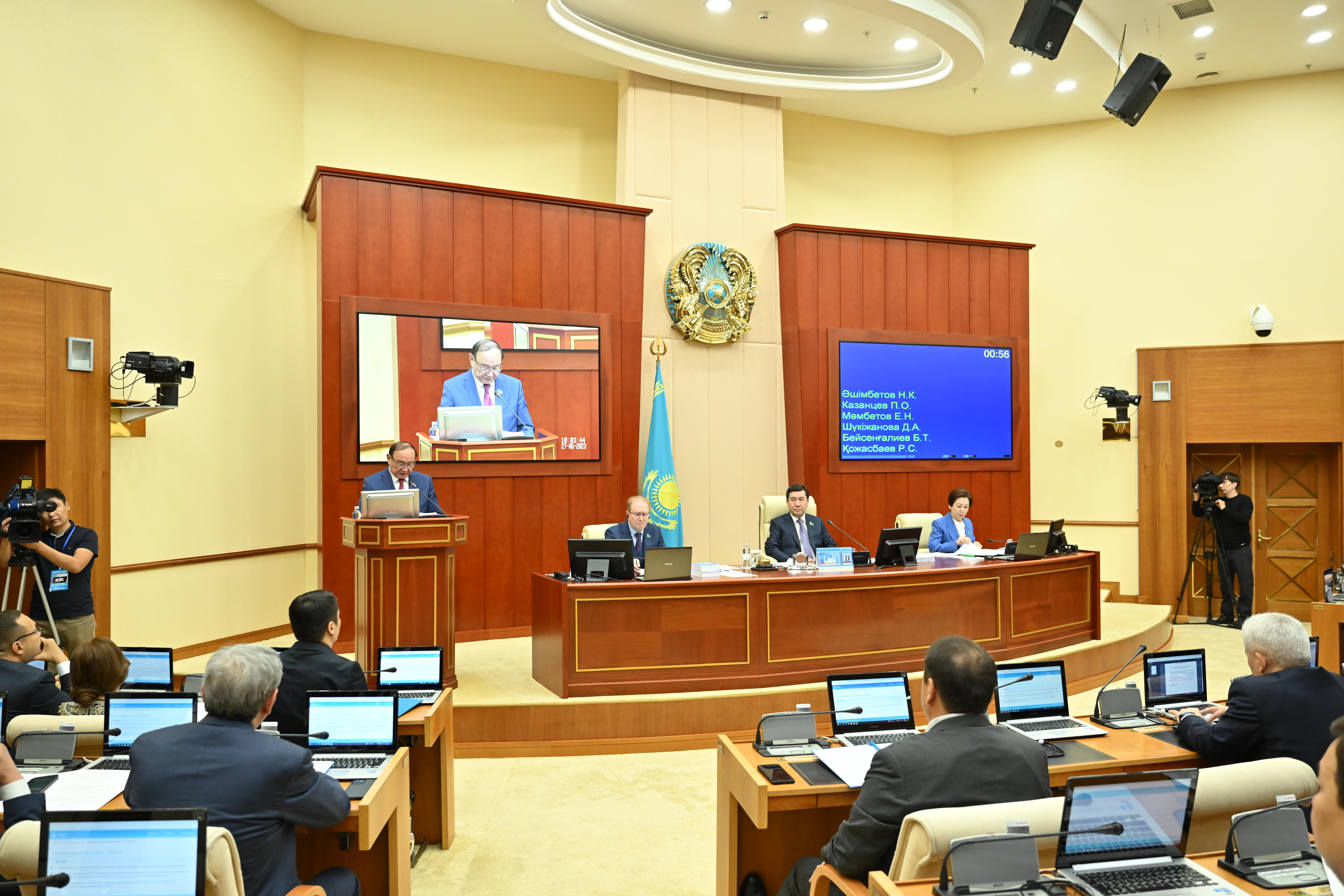 Alǵashqy sessııa qorytyndylandy