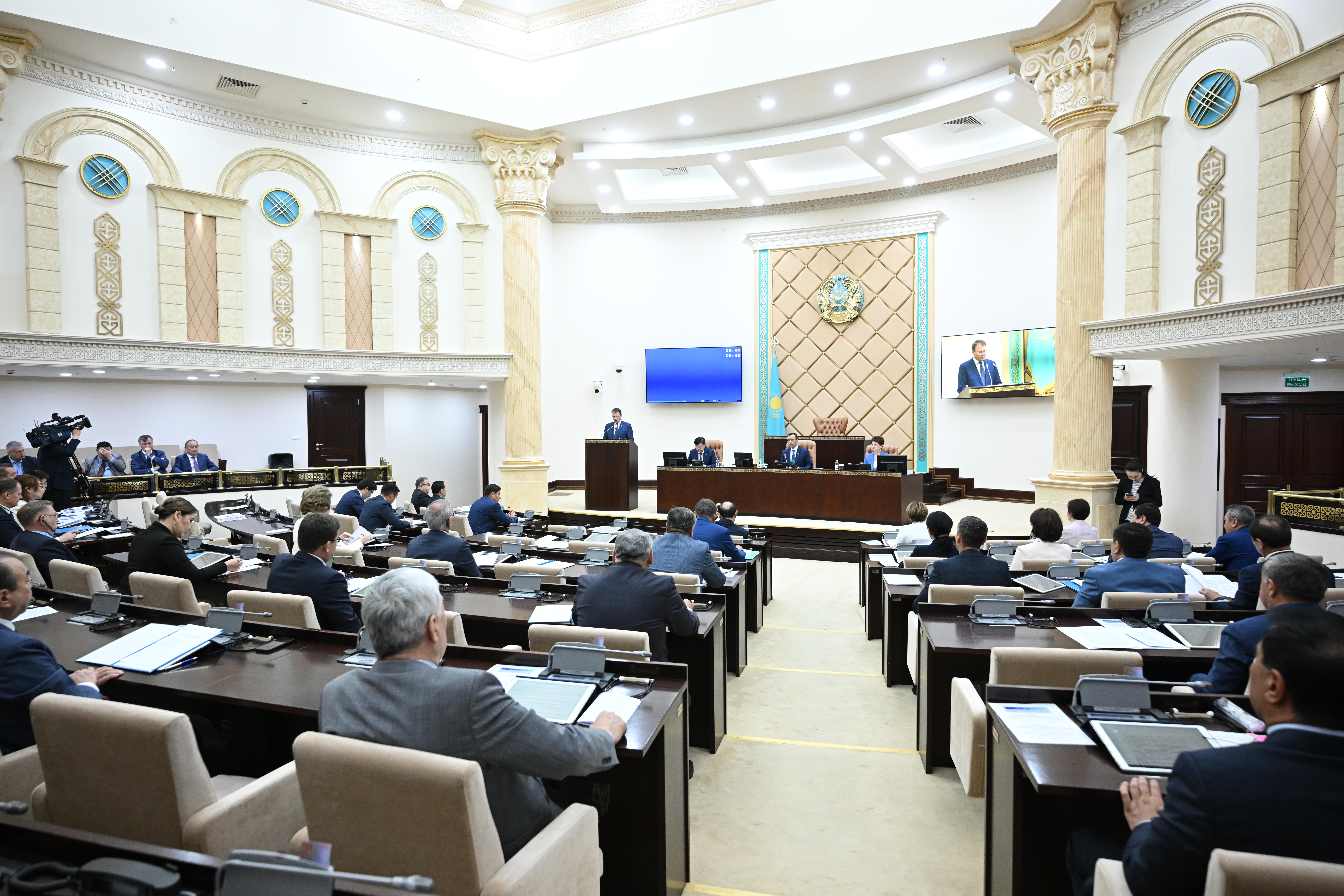 Qorǵanys salasyndaǵy jumyldyrý daıyndyǵynda kemshilik kóp - senator