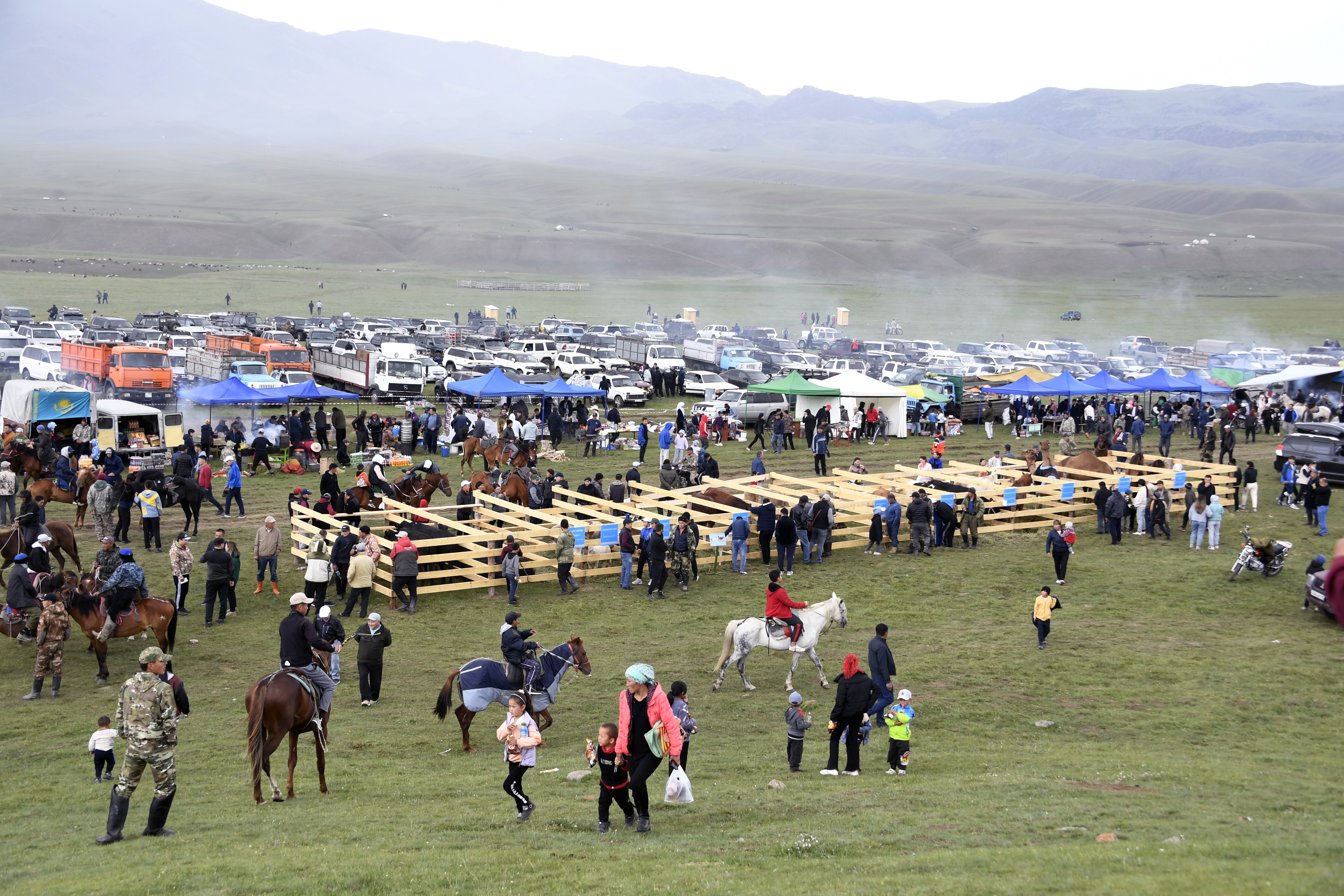 Tóskeıi tórt túlikke toly jaılaý