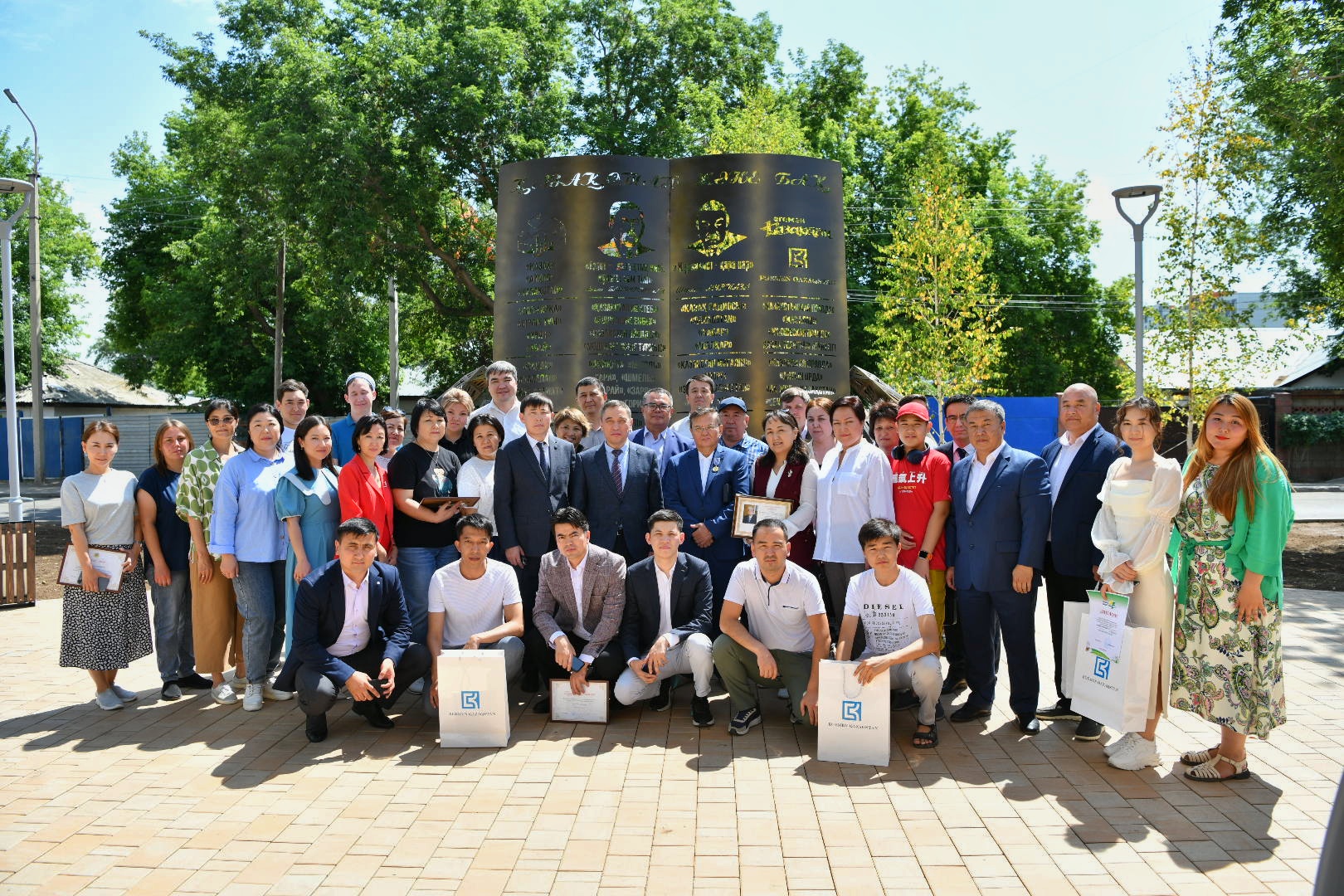 Jýrnalıster saıabaǵyndaǵy marapat