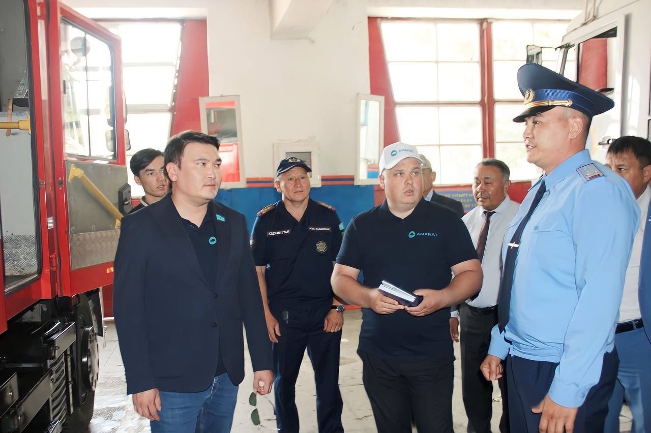 Halyq únine qulaq asty