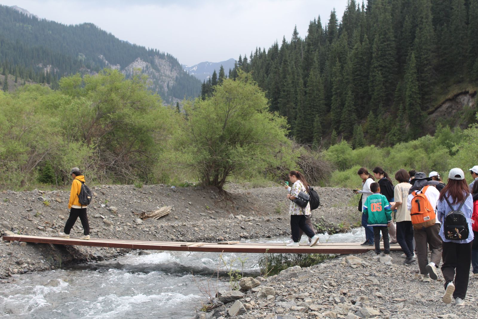 Jas ólketanýshylar ekspedısııasy