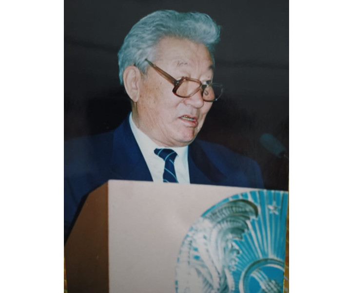 Akademık pir tutqan tulǵa