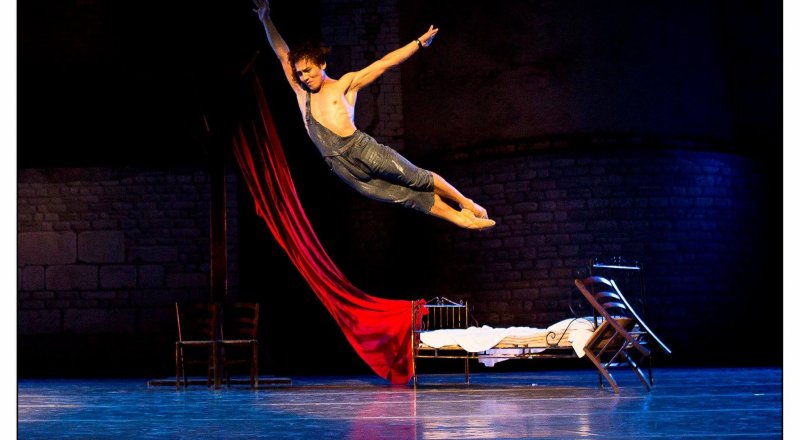 Álem sahnasyndaǵy qazaq bıshisi