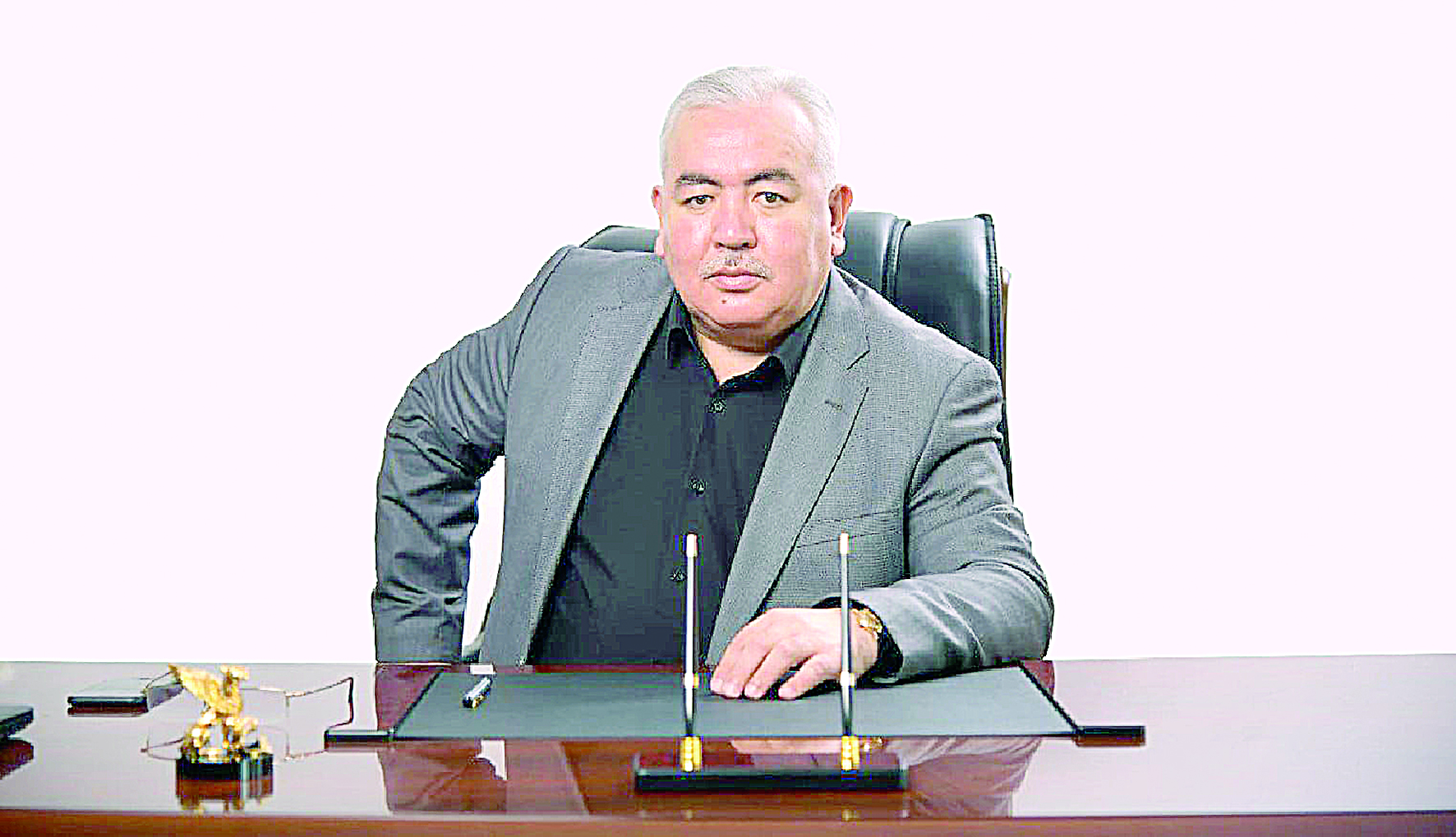 Teatr festıvalderine túbegeıli tóńkeris qajet: Erkin Jýasbek